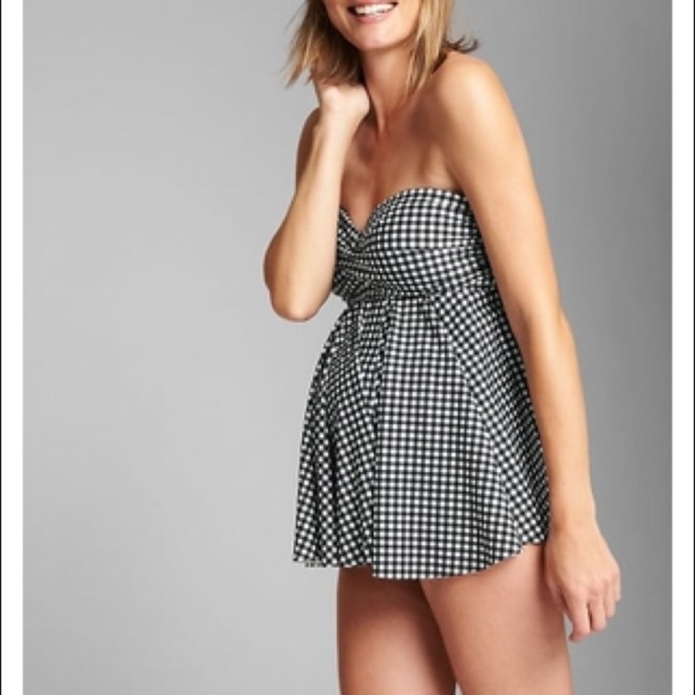 NWT Gap Maternity Swim Top
